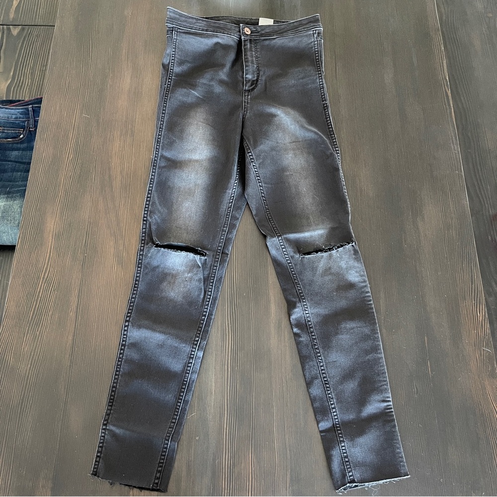 EUC High Waisted Washed Black Distressed Split Knee Jean Legging Jegging 28